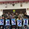 Calon Kepala Desa di Desa Cikampek Selatan bersama Pejabat DPMD Karawang dan Panitia 11