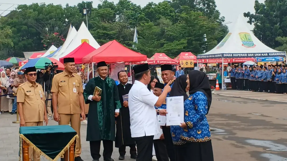 Bupati Karawang Lantik 6.483 PPPK Paruh Waktu Tahun 2025