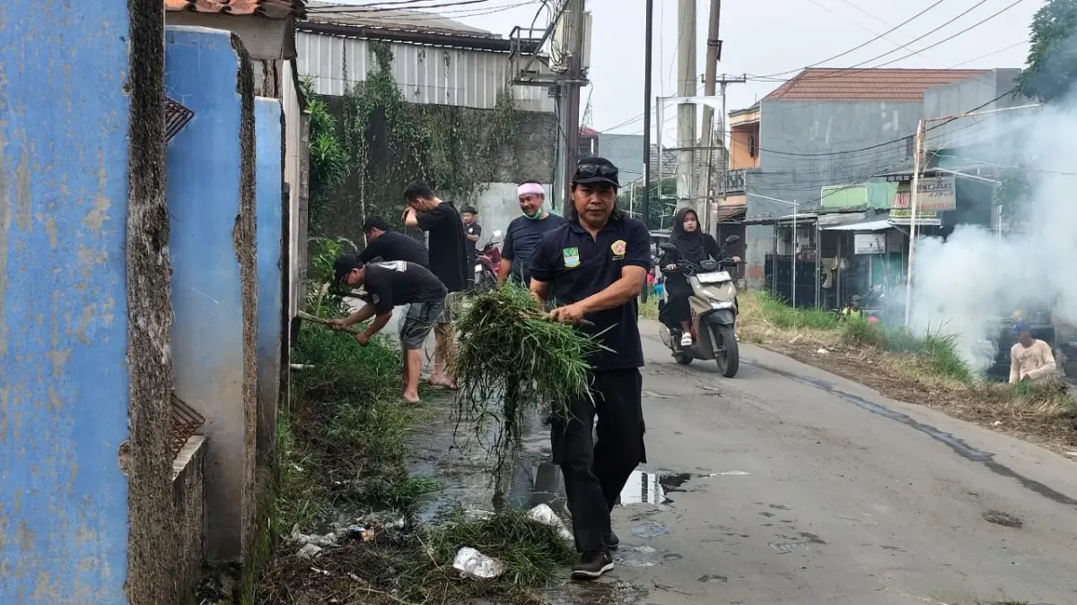 Katar Sukadami Kompak Bersih-bersih Lingkungan