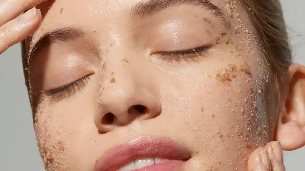 Perbedaan Peeling Gel dan Scrub Wajah