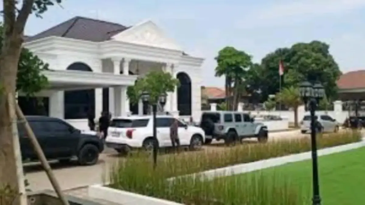 UPDATE OTT KPK: Rumah Bupati Ade Kunang Dijaga Ketat, Jurnalis Dilarang Ambil Gambar Rumah bupati