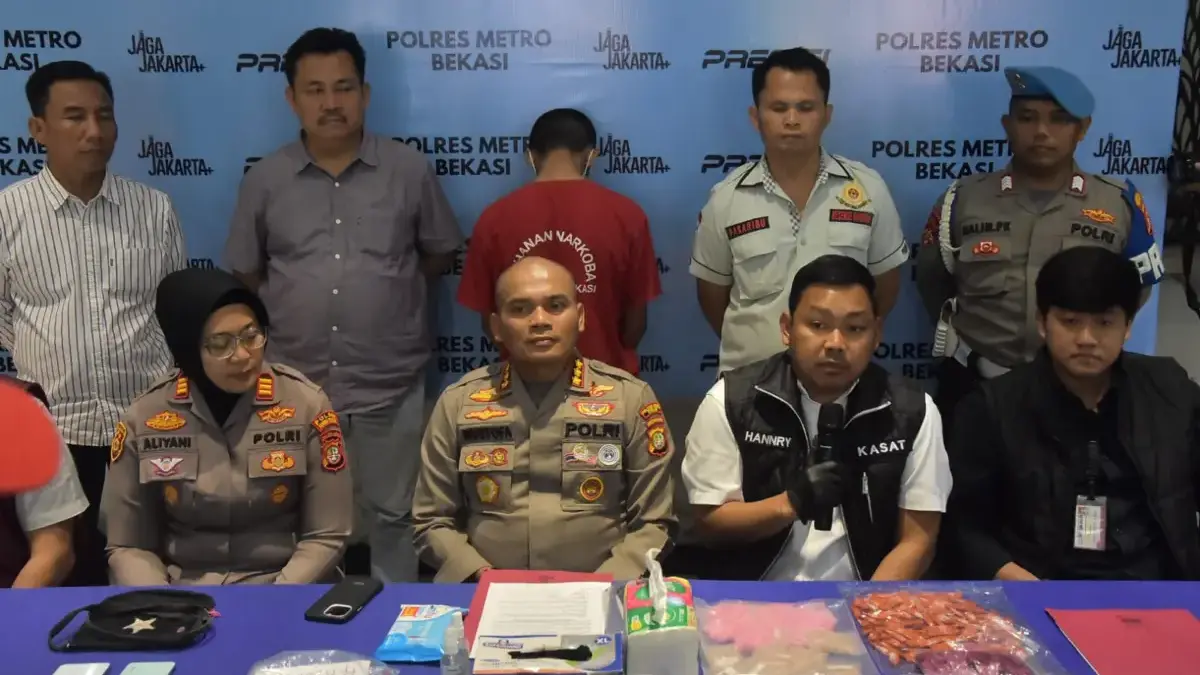 Jelang Natal dan Tahun Baru 1.557 Ekstasi Gagal Beredar di Kabupaten Bekasi Ribuan pil ekstasi diamankan.