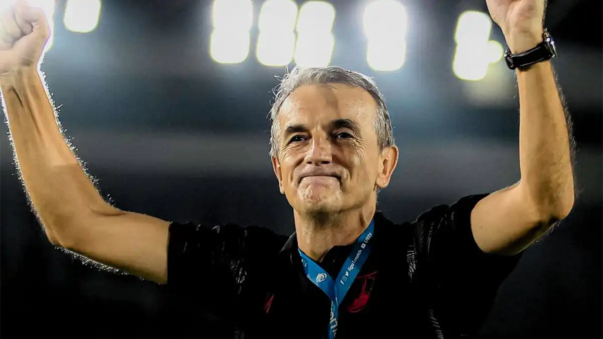 Resmi Balik ke Persis Solo, Milomir Seslija Siap Hadapi Tantangan Besar Milomir Seslija