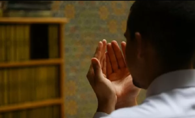 Berdoa meminta bantuan kepada Allah