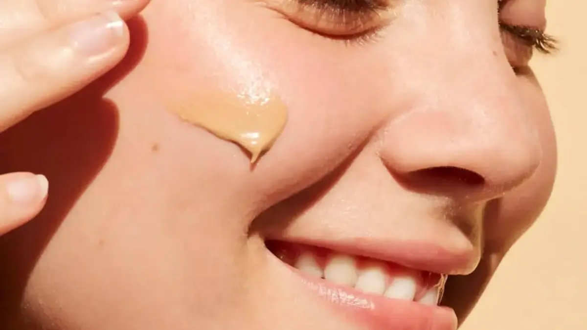 Cushion vs Foundation Bedanya Apa Sih? Pilih Mana yang Cocok buat Kamu! Perbedaan Cushion dan Foundation