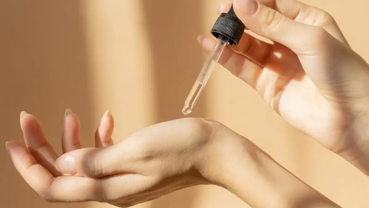 Tips Gampang Pakai Serum Wajah buat Pemula, Biar Kulit Cepet Glowing! Tips Menggunakan Serum Wajah untuk Pemula