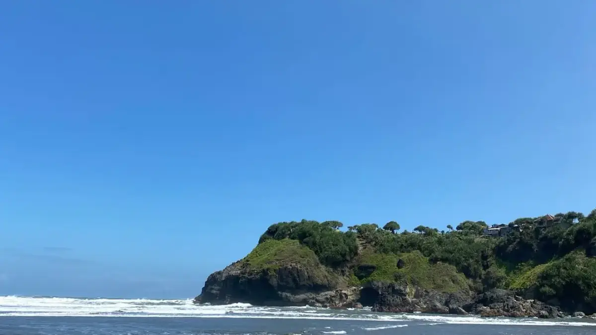Lagi Liburan di Garut? Ini Rekomendasi Pantai Terbaik untuk Healing dan Menikmati Keindahan Pantai Selatan Pantai Puncak Guha Garut