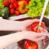 Mencuci Sayur dan Buah yang Benar.