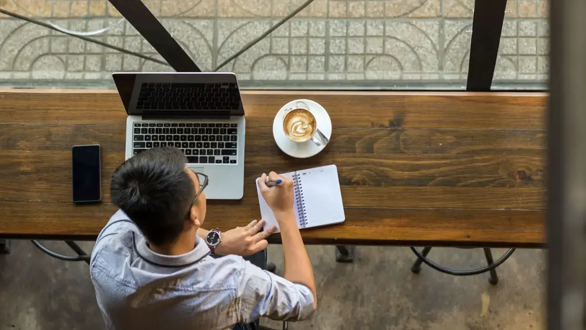 Rekomendasi Atur Keuangan ala Gen Z Kalcer: Karier Aman Ngopi Tetap Lancar