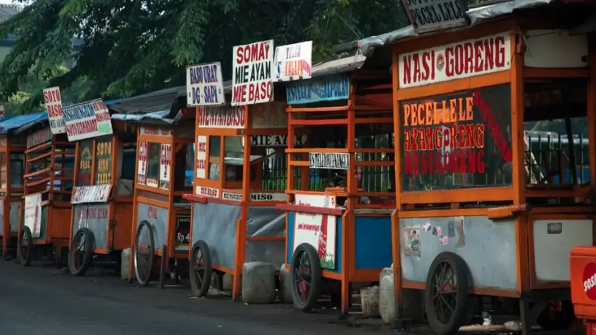 11 Street Food Malam di Alun-Alun Karawang yang Bikin Ketagihan, Mulai Dari 10 Ribuan Doang! Rekomendasi Street Food Alun-Alun Karawang