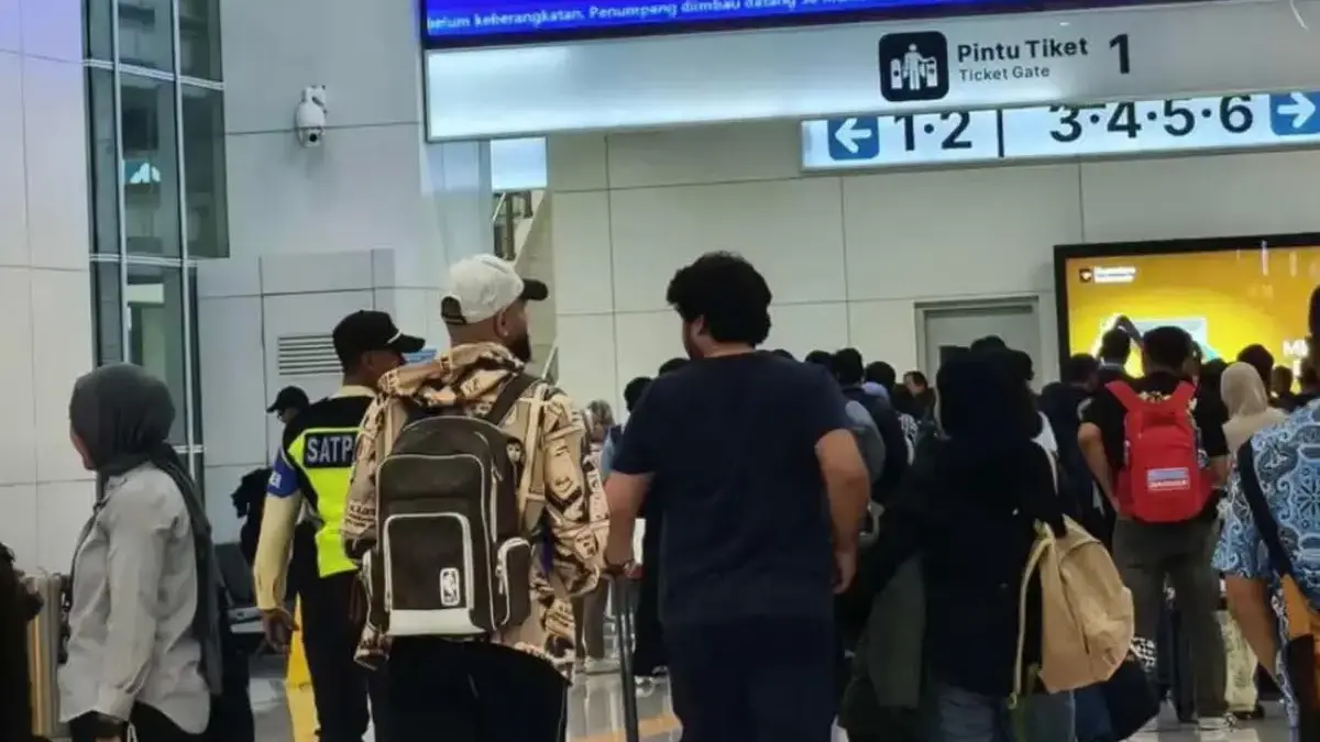 Mantan pemain bintang Paris Saint-Germain (PSG), Layvin Kurzawa, dikabarkan telah tiba di Indonesia.