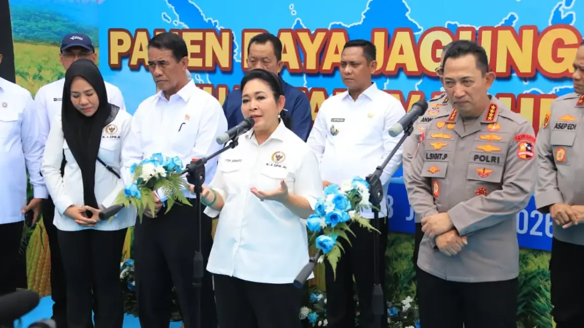 Panen Raya Jagung Polri Dipusatkan di Cikarang Panen Raya Jagung Polri Dipusatkan di Cikarang
