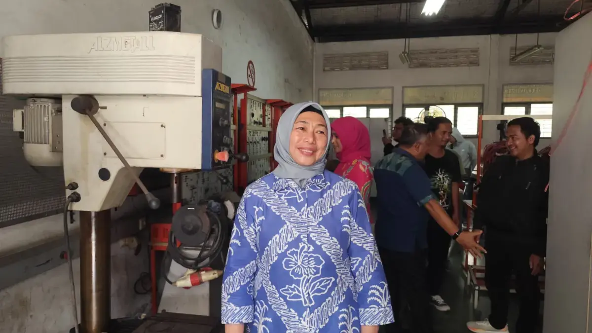 Disnaker Karawang Tuntaskan 32 Paket Pelatihan Kerja 2025, Ratusan Peserta Terserap Industri Puspita Wulansari, S.H., M.H.,