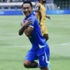 Beckham Putra melakukan selebrasi kedinginan setelah mencetak gol