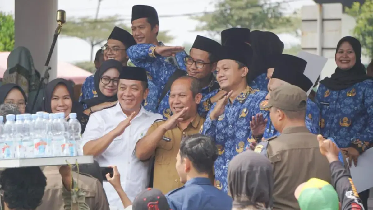 Bupati Karawang H. Aep Syaepulloh pada saat pelantikan PPK Paruh Waktu Guru