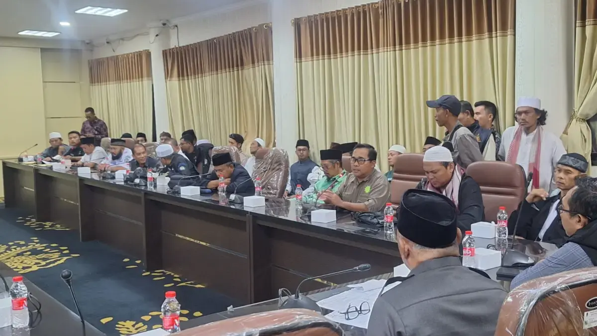 RDP DPRD Karawang membahas rencana pendirian Hellens Cinemart Resto dan Bar atau Theater Night Mart