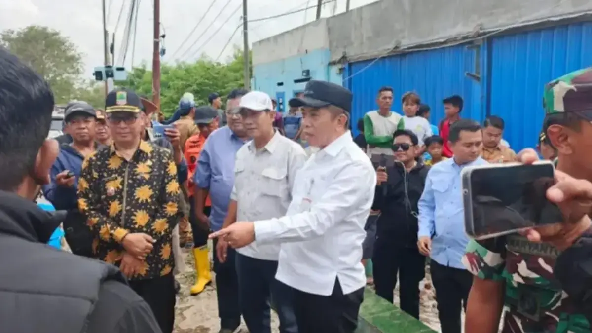 Bupati Karawang Aep Syaepulloh meninjau langsung penertiban bangli di Jayakerta