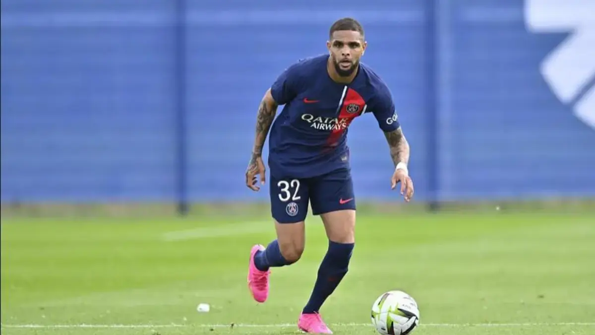 mantan pemain Paris Saint-Germain (PSG) Layvin Kurzawa