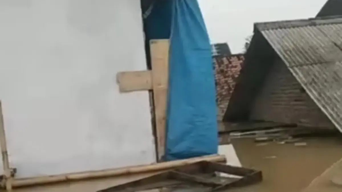 Bela Diri, KDM Bantah Rumah Panggung Karanglinggar Kebanjiran dan Sebut Masih Bisa Ditinggali Rumah Panggung Program KDM di Desa Karanglinggar Kebanjiran