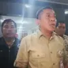 Bupati Karawang Aep Syaepuloh ditemani Kepala BPBD Karawang