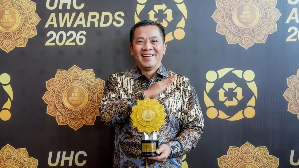 Bupati Karawang H. Aep Syaepuloh j meraih UHC Awards 2026 kategori Madya