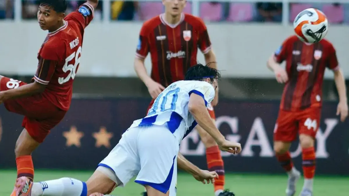 Andrew Jung Cetak Gol Melalui Sundulan ke Gawang Persis Solo