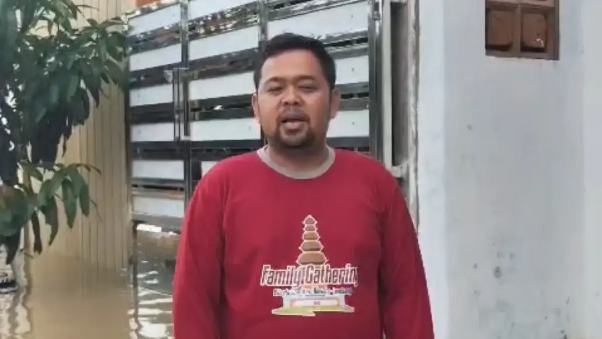 Warga Puri Nirwana Residence Minta Bantuan Evakuasi Perahu Karet, Air Banjir Terus Naik Banjir yang melanda wilayah Kabupaten Bekasi masih menunjukkan dampak serius bagi warga.