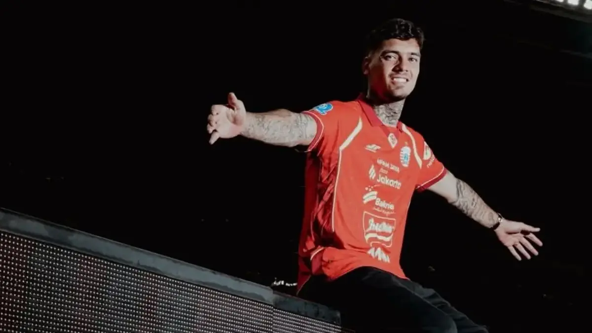 Resmi Berseragam Persija, Shayne Pattynama Langsung Bidik Gelar Juara Shayne Pattynama resmi berseragam Persija Jakarta untuk putaran kedua musim ini.