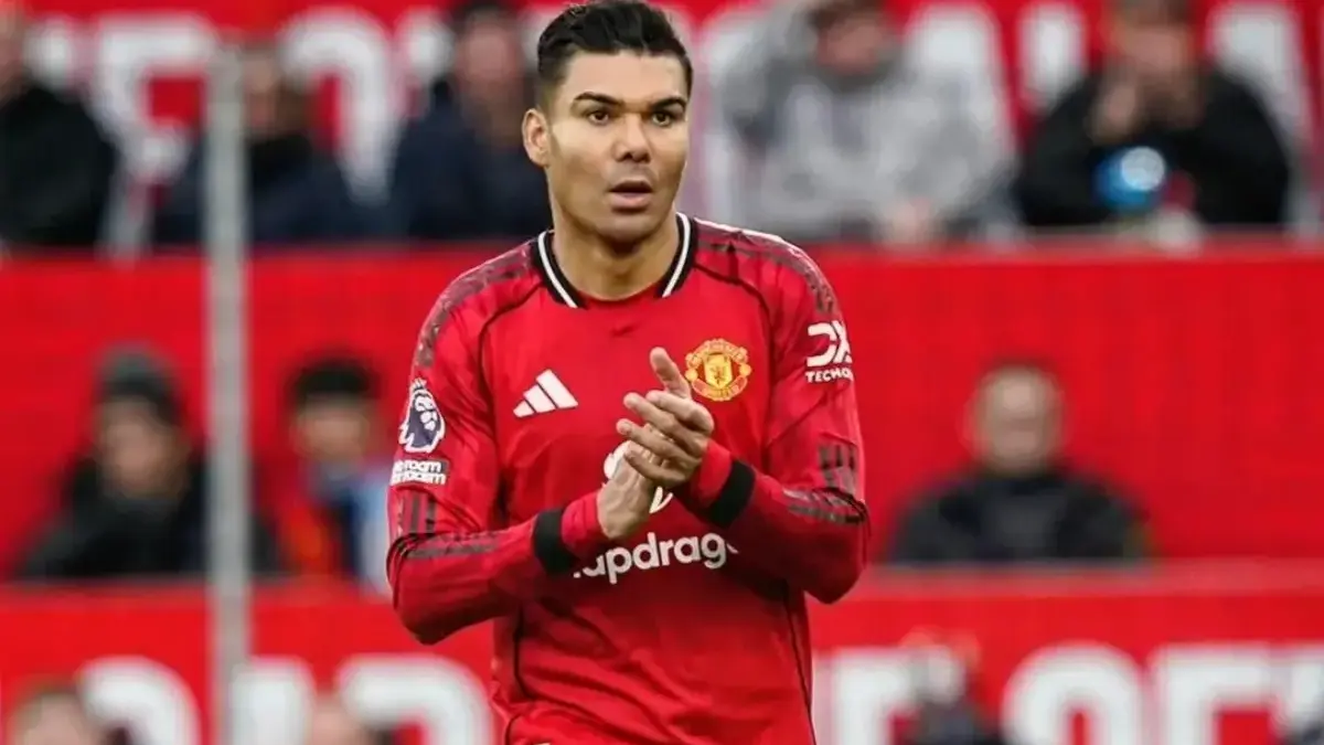 Casemiro akan berpisah dengan Manchester United di akhir musim, Douglas Luiz diincar oleh Chelsea.