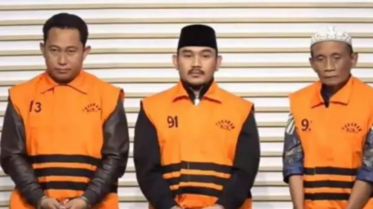 Bupati Bekasi nonaktif Ade Kuswara Kunang memberikan keterangan terkait kasus dugaan suap ijon proyek yang kin