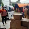 Alfamart bantu korban banjir di Karawang