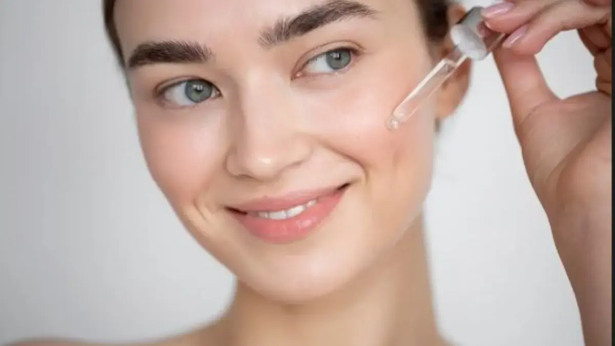 Rutin Pakai Serum untuk Wajah Lebih Cerah.