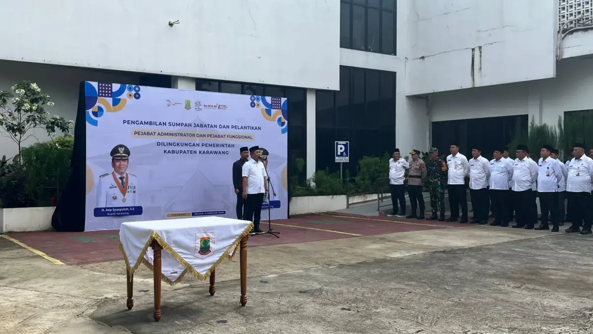 Bupati Karawang Lantik 13 ASN, Tekankan Prestasi adalah Kerja Tim Bupati Karawang, Aep Syaepuloh, melantik dan mengambil sumpah jabatan 13 Aparatur Sipil Negara (ASN)