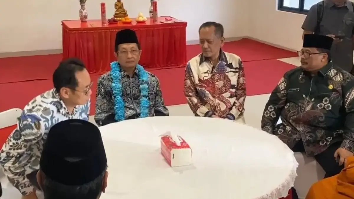 Menteri Agama Republik Indonesia, H. Nazaruddin Umar, ke sejumlah rumah ibadah dan pondok pesantren