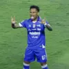 Sadil Ramdani melakukan selebrasi setelah mencetak gol ke gawang Malut United