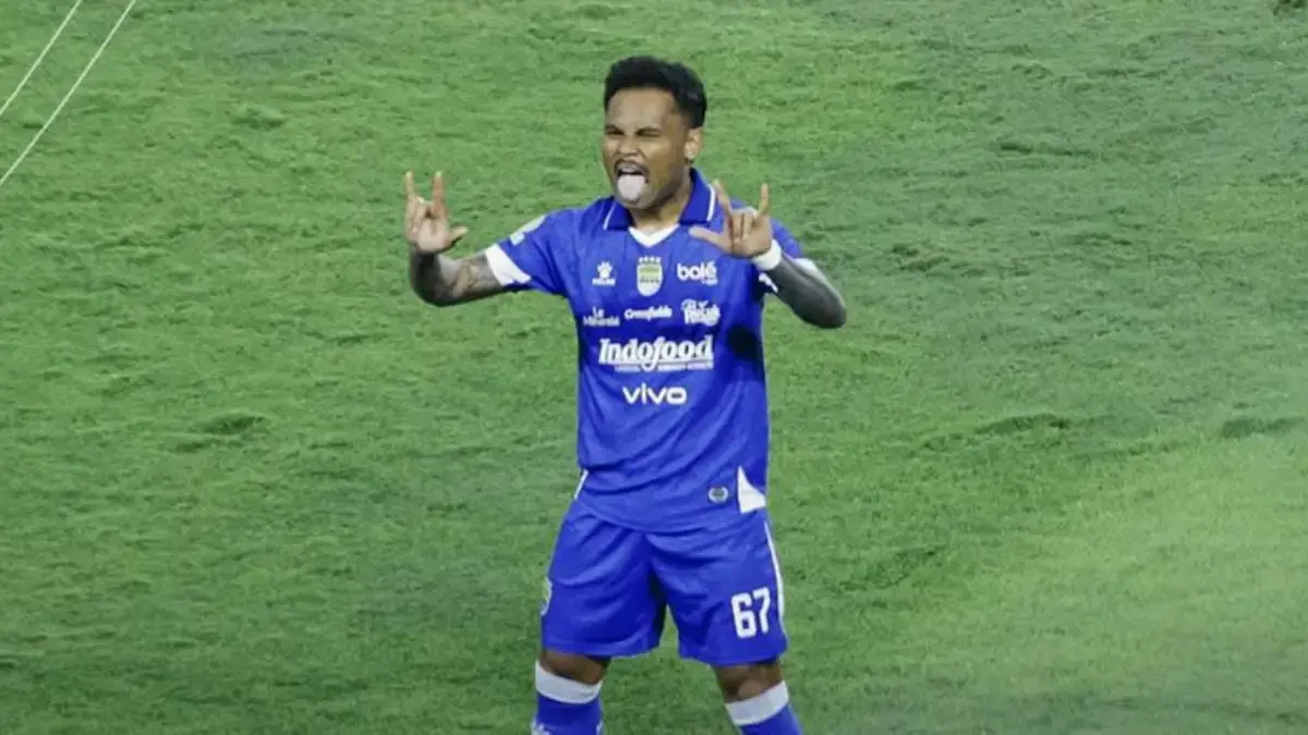 Persib Bandung Makin Mantap di Puncak Klasemen Usai Bungkam Malut United 2-0 Sadil Ramdani melakukan selebrasi setelah mencetak gol ke gawang Malut United