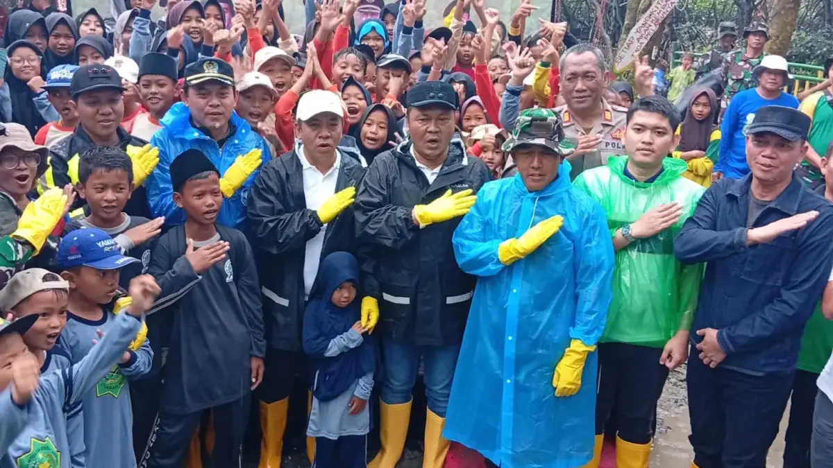 Bupati Karawang Aep Syaepuloh saat Pimpin Korve Massal