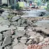 Infrastruktur hancur di Kabupaten Bekasi karena banjir ironisnya pembangunan jalan di akhir tahun