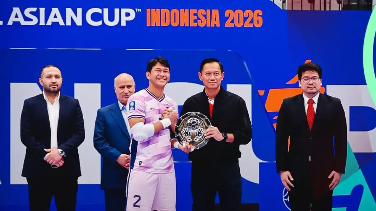 Ahmad Habibie saat mendapatkan kiper terbaik di AFC Asian Cup 2026