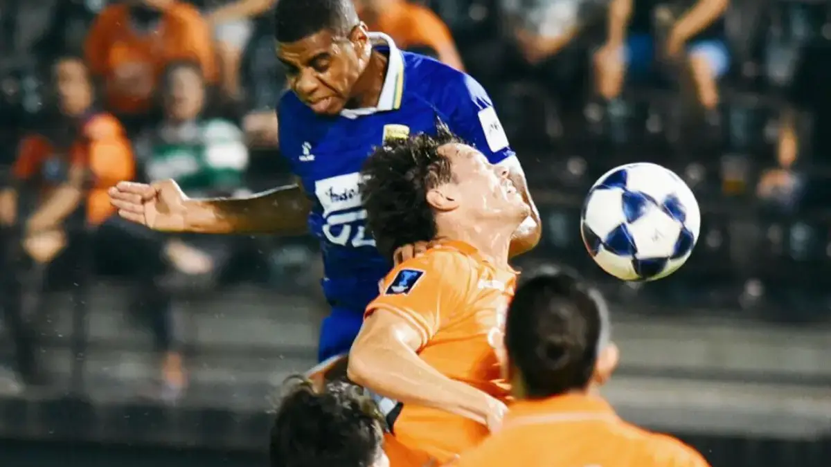 Sundulan Ulliam Barros melawan Ratchaburi FC