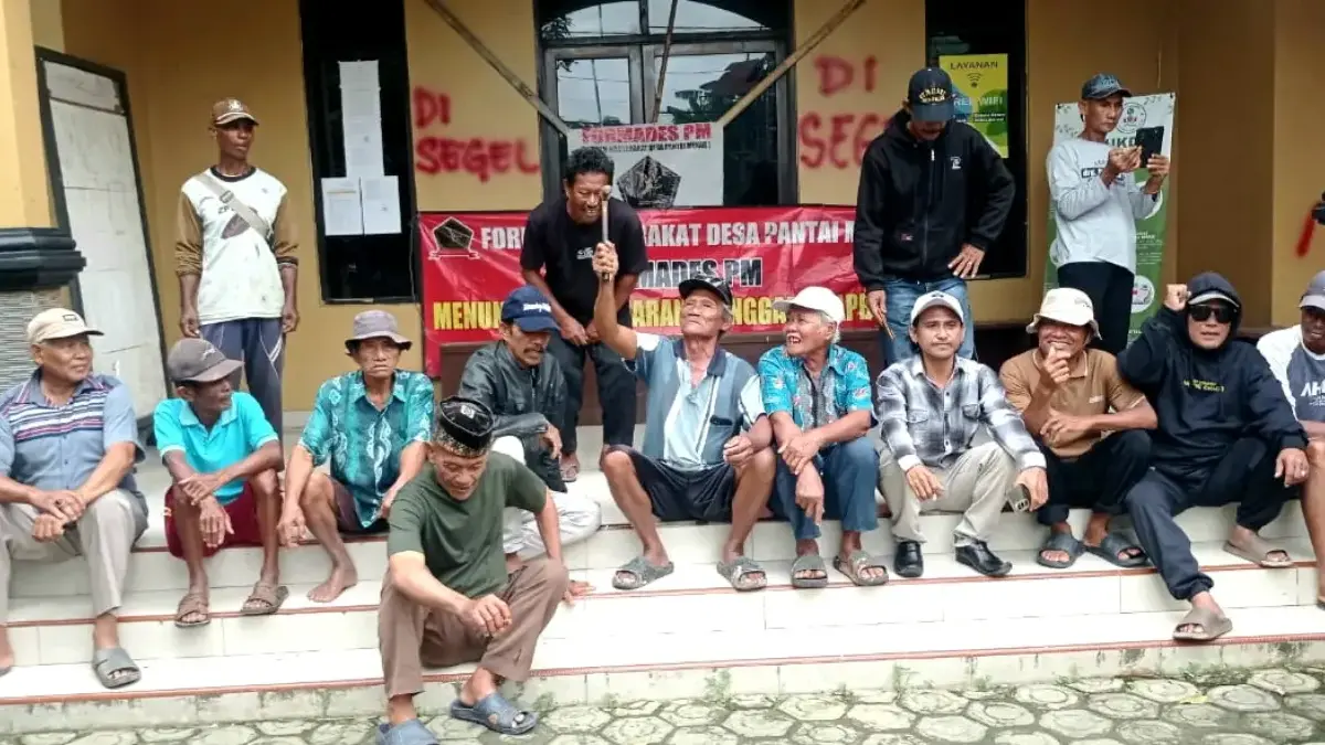 Kantor Desa Pantai Mekar Muaragembong Disegel Warga