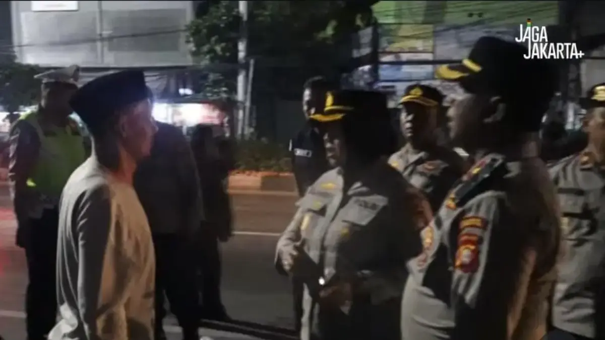 Kapolres Metro Bekasi Kombes Pol Sumarni saat patroli ke Pasar Baru Cikarang