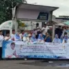 DPMD Karawang Bagikan Takjil Gratis di Kawasan Bunderan Ramayana