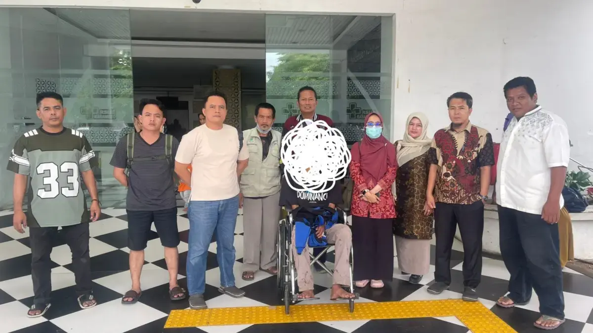 Pria Diduga ODGJ Mengamuk di Kotabaru Karawang, Tiga Warga Kampung Sukaseuri Barat Dibacok Pelaku ODGJ Korban Pembacokan