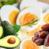 Menu Sahur Sehat : Telur Rebus, Kurma, dan Alpukat.