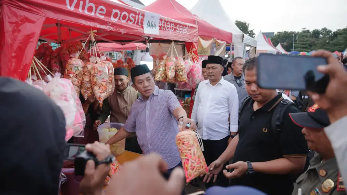 Bupati Karawang Aep Syapeuloh dan Wakil Bupati Maslani