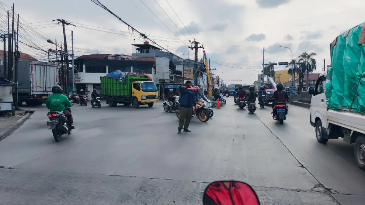 Tugu Bambu Runcing di Cikarang Ditabrak, Sejarah Terluka: Warung Bongkok Bukan Sekadar Simbol Jalan Peristiwa tabrakan terhadap Tugu Bambu Runcing Warung Bongkok di Jalan Imam Bonjol, Desa Sukadanau