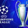 Trofi Liga Champions UEFA usai pengundian babak 16 besar Liga Champions 2025/2026 di Nyon, Swiss. 
