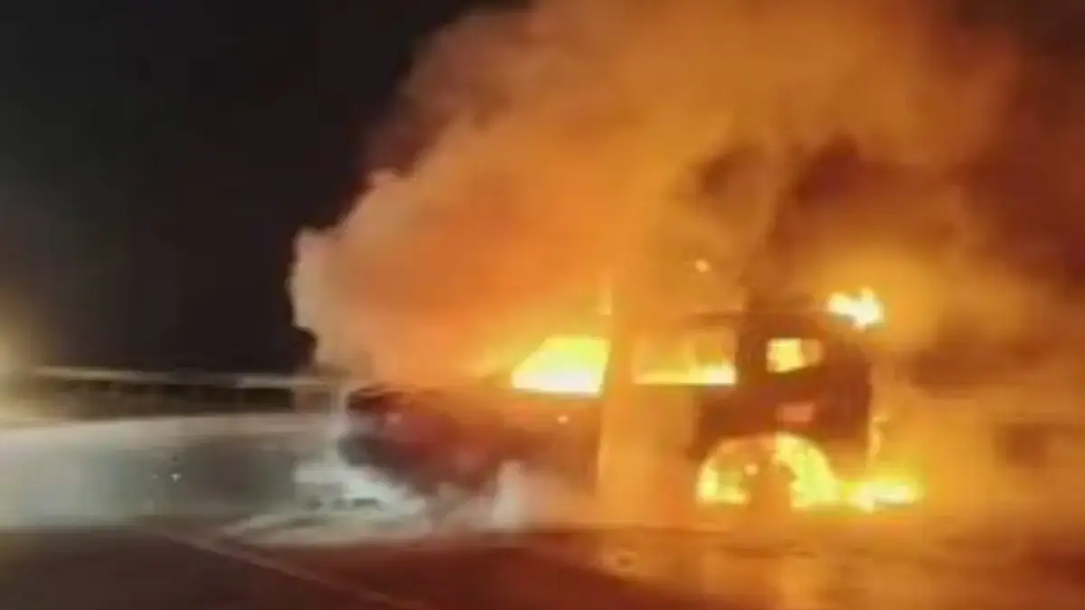 Mobil Listrik Jetour Terbakar di Tol Jagorawi