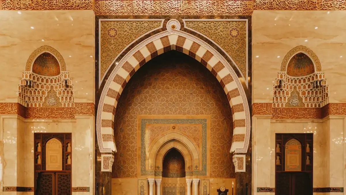 Bacaan Niat Sholat Tarawih di Bulan Ramadhan, Lengkap Versi Imam dan Makmum Jamaah melaksanakan sholat tarawih berjemaah di masjid pada malam bulan Ramadhan.